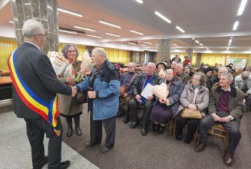 31 de ”Cupluri de aur” au fost sărbătorite la Primăria Suceava și premiate cu câte 1.000 de lei, la finele lunii martie 2023
