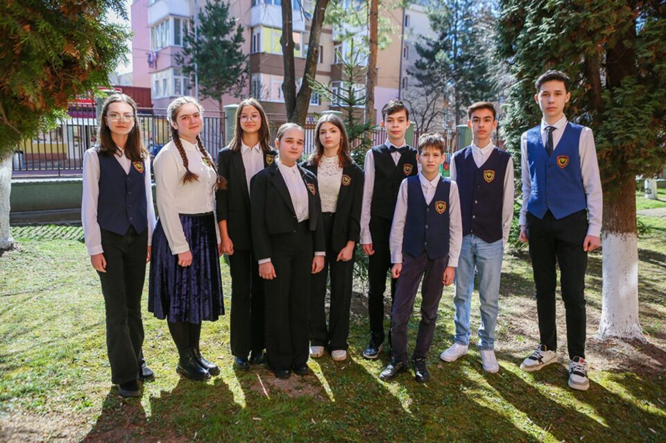 Elevi olimpici de la Școala „Miron Costin” Suceava