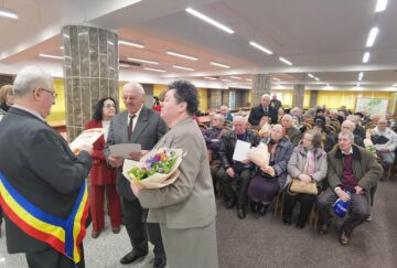 31 de ”Cupluri de aur” au fost sărbătorite la Primăria Suceava și premiate cu câte 1.000 de lei, la finele lunii martie 2023