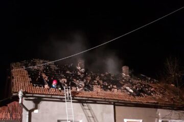 Casa in care locuia bărbatul care a murit intoxicat cu fum