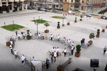 Tinerii ATOS pe biciclete, cu tricouri personalizate, la Marșul pentru viață, ediția IV-a