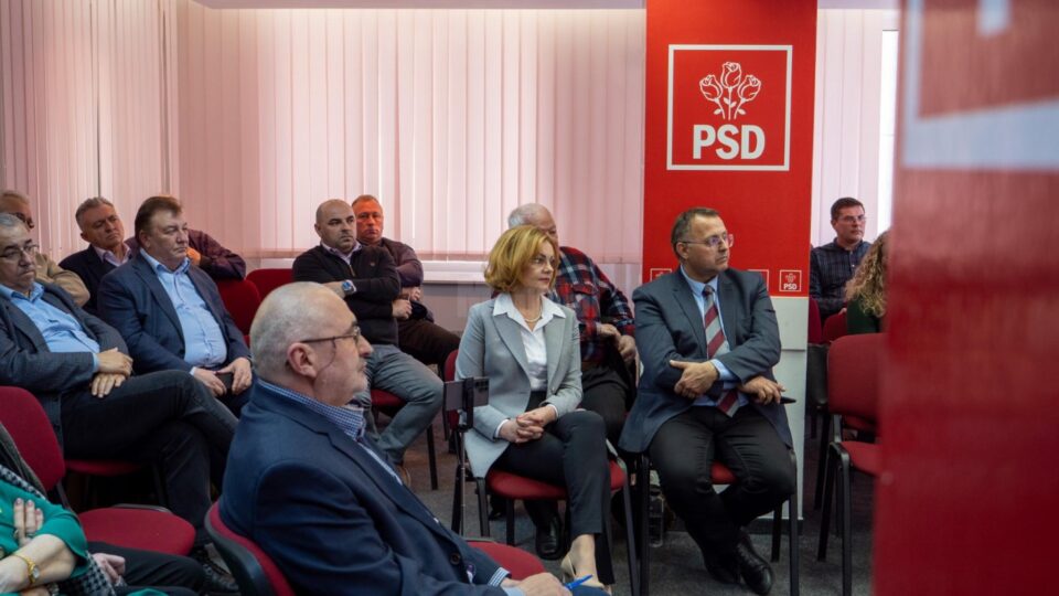 Deputatul PSD de Suceava Mirela Adomnicăi a organizat o dezbatere publică pe marginea noilor Legi ale Educației Deputatul PSD de Suceava Mirela Adomnicăi a organizat o dezbatere publică pe marginea noilor Legi ale Educației