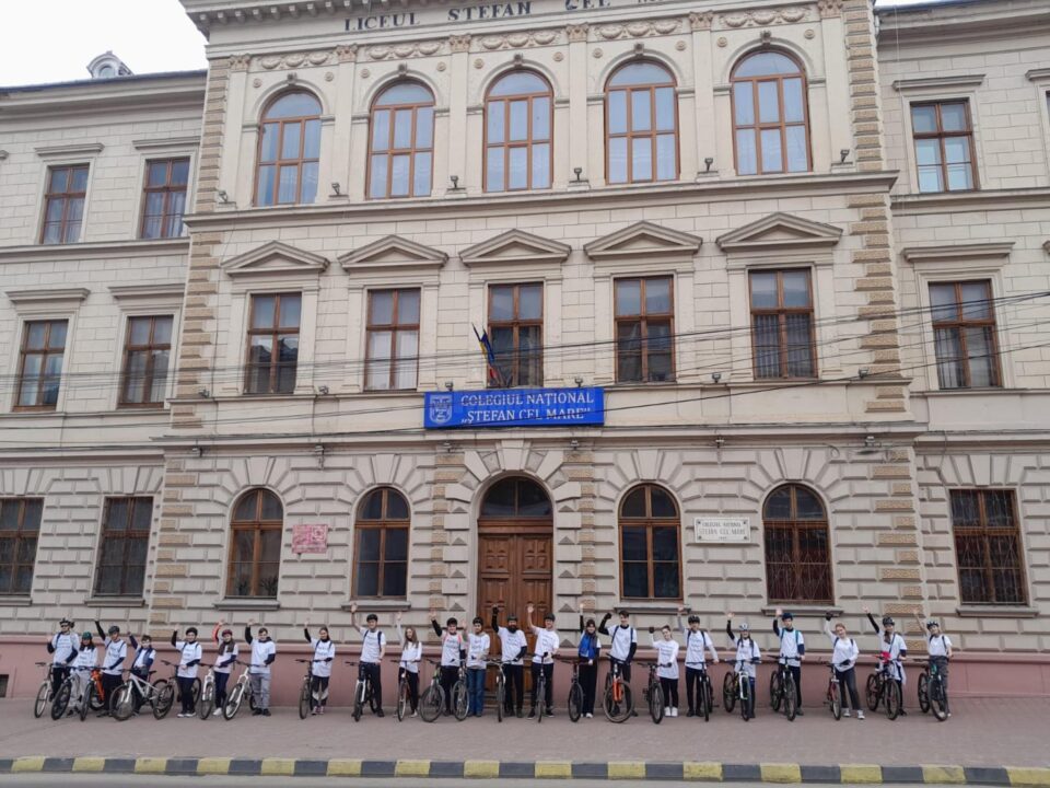 Tinerii ATOS pe biciclete, cu tricouri personalizate, la Marșul pentru viață, ediția IV-a