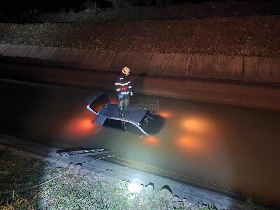 Mașina a intrat în canalul de evacuare a apei al unei microhidrocentrale