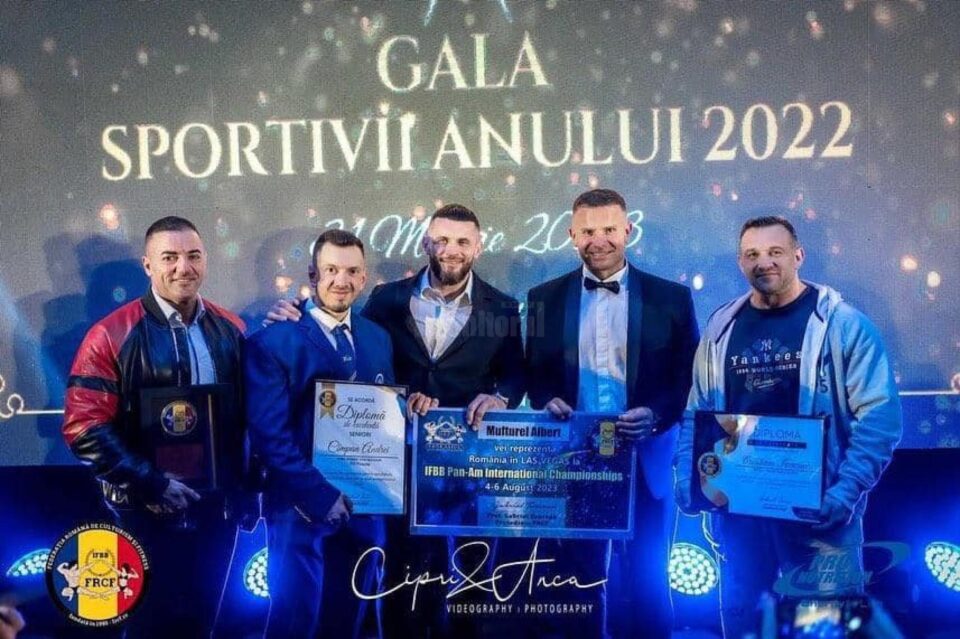 Antrenorul Cristi Tcaciuc și sportivii de la Euro Power Gym sunt premiați de președintele federației Antrenorul Cristi Tcaciuc și sportivii de la Euro Power Gym sunt premiați de președintele federației