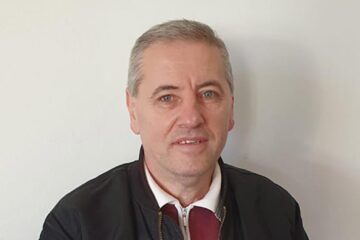 Aproape 400 de poezii în volumul „Keaslovul”, publicat recent de Corneliu Vornicu, taximetristul-poet din Adâncata