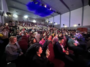 Marele premiu al festivalului „Voci de Îngeri”, înmânat de viceprimarul Sucevei