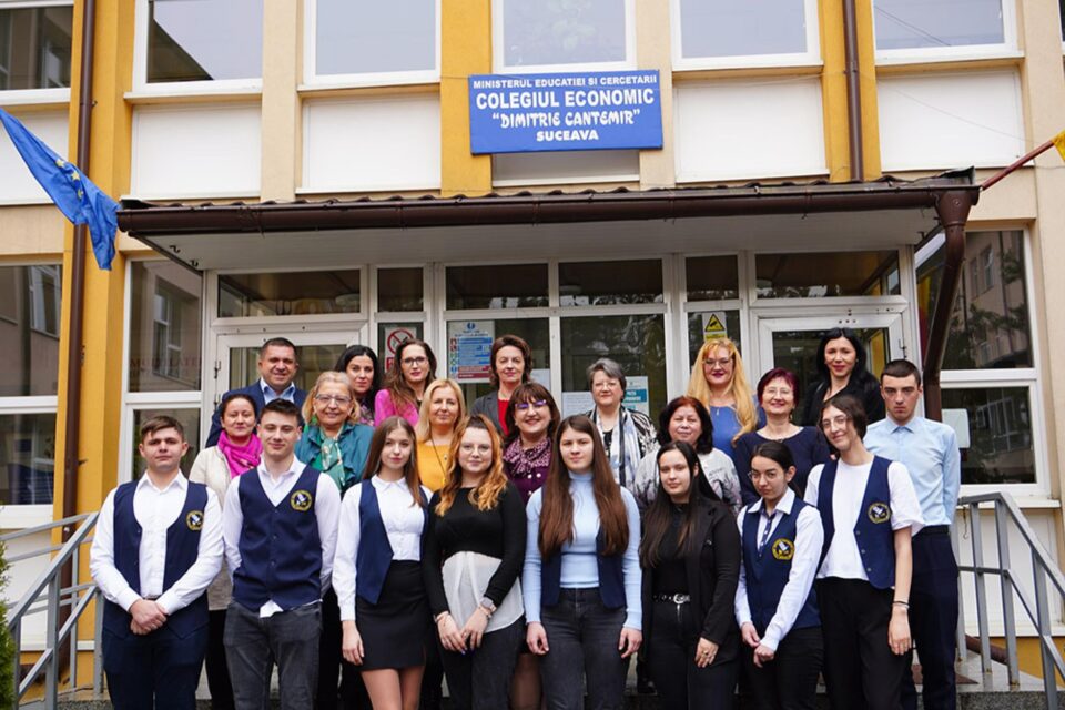 Olimpici ai Colegiului Economic „Dimitrie Cantemir” Suceava și profesorii lor