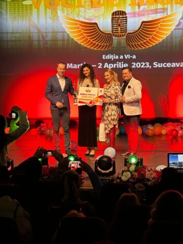 Marele premiu al festivalului „Voci de Îngeri”, înmânat de viceprimarul Sucevei