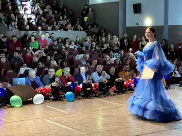 Marele premiu al festivalului „Voci de Îngeri”, înmânat de viceprimarul Sucevei