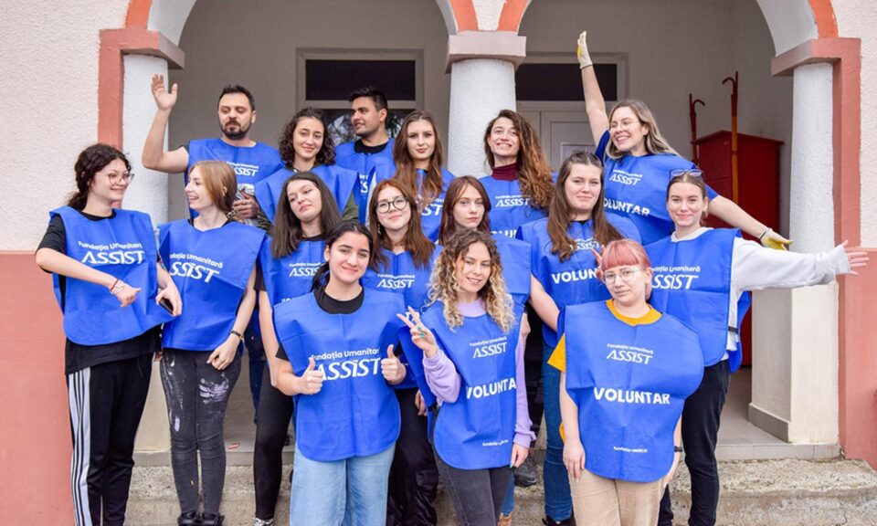 Pereții interiori ai Școlii Gimnaziale Baineț, pictați cu ajutorul Fundației Umanitare ASSIST Pereții interiori ai Școlii Gimnaziale Baineț, pictați cu ajutorul Fundației Umanitare ASSIST