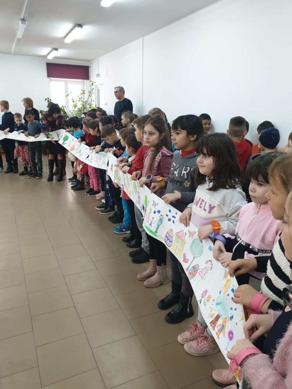 Activități de voluntariat desfășurate de elevii Școlii „Petru Comarnescu” Gura Humorului, la Centrul Școlar „Sf. Andrei”