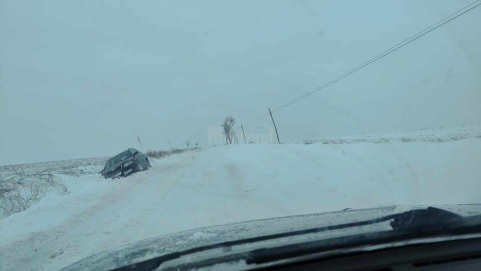 Mașină în șanț