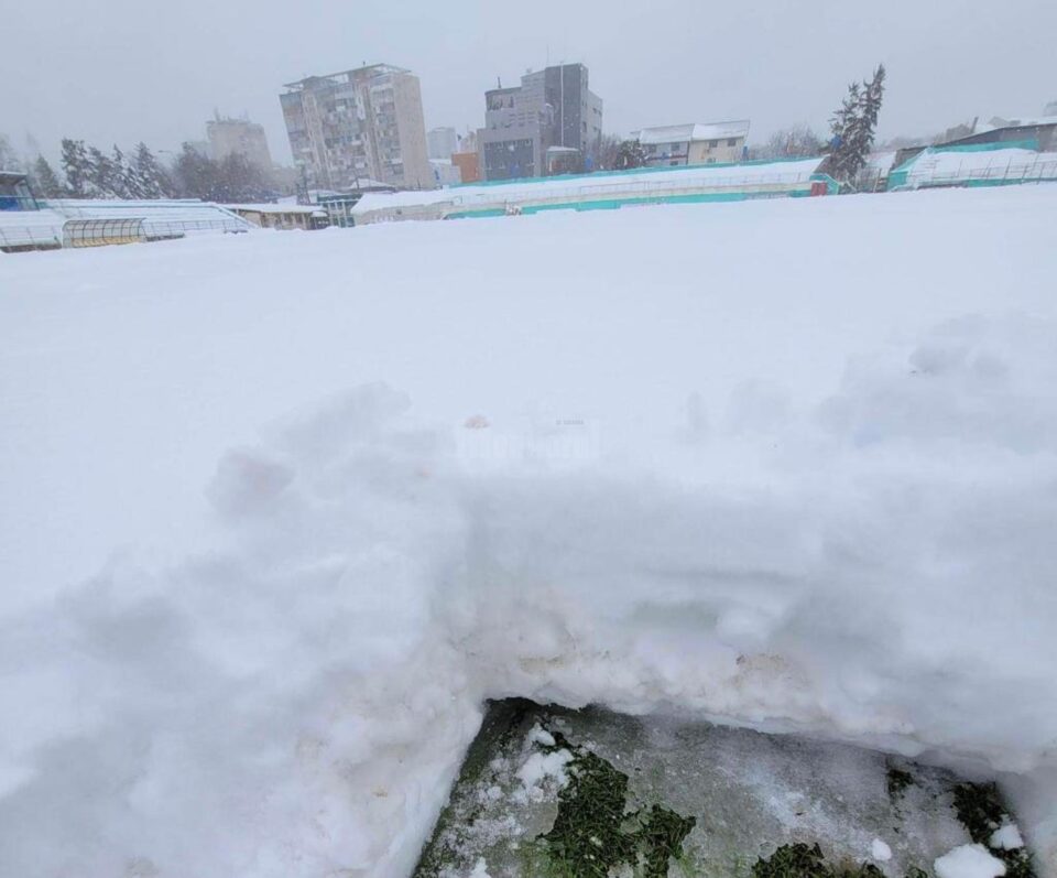 Stadionul Areni este acoperit cu un strat gros de zapada
