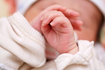 Peste 570 de mame din categorii defavorizate au primit până acum ajutorul de 2.000 de lei pentru bebeluși Foto: Profimedia Images