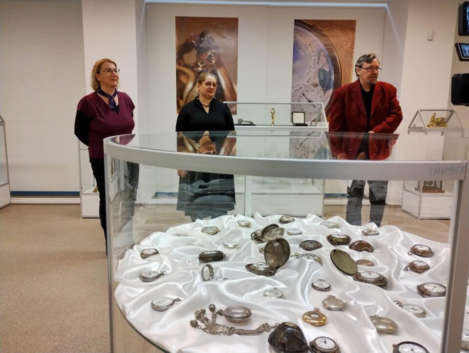 La Muzeul de Istorie s-a deschis joi o expoziție cu ceasuri istorice din secolele XVII-XXI La Muzeul de Istorie s-a deschis joi o expoziție cu ceasuri istorice din secolele XVII-XXI