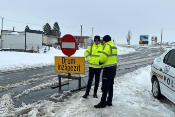Pe zeci de drumuri naționale și județene nu s-a putut circula