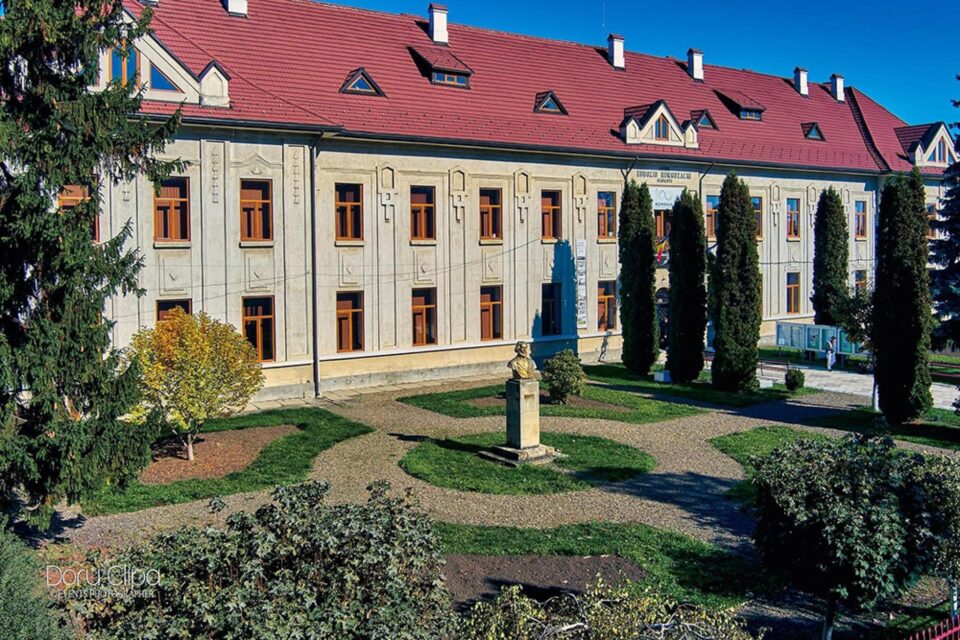 Colegiul Național „Eudoxiu Hurmuzachi” Foto Doru Clipa
