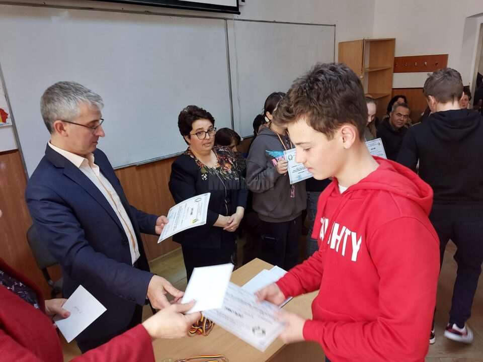 Concurs de matematică pentru elevii din mediul rural, la Pârteștii de Jos