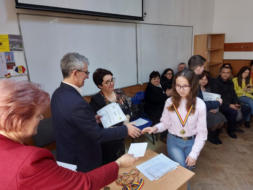 Concurs de matematică pentru elevii din mediul rural, la Pârteștii de Jos