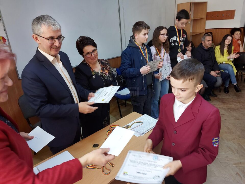 Concurs de matematică pentru elevii din mediul rural, la Pârteștii de Jos