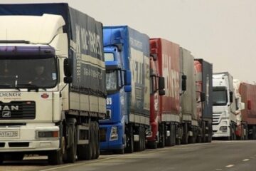 Coada de tiruri spre Vama Siret a scăzut la 10 kilometri