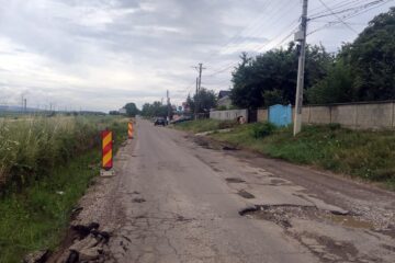Drum la intrarea în Dolhasca