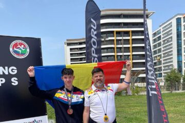 Mărșăluitorul Ștefan Cimpoieș, alături de antrenorul Radu Mihalescu