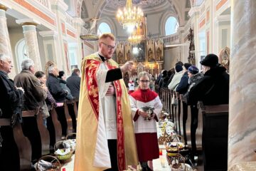 Polonezii din Bucovina au sărbătorit Paștele în mod tradițional