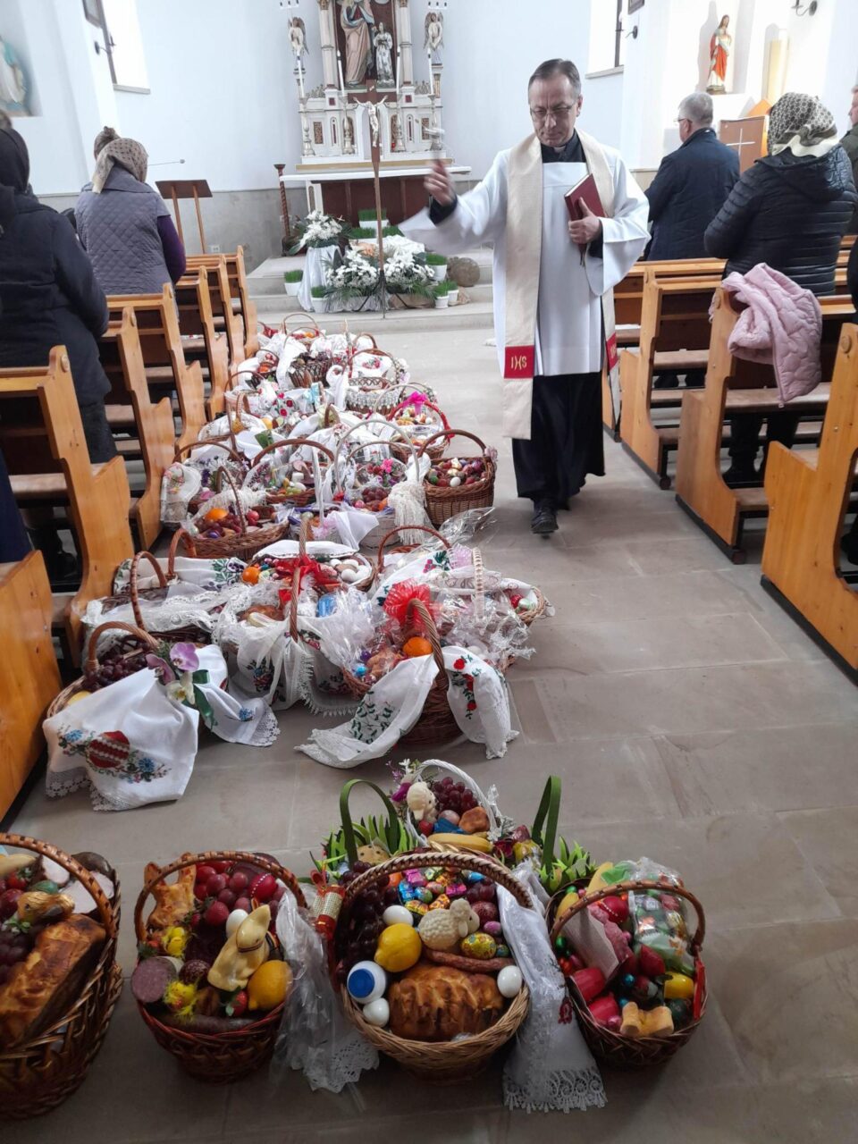 Polonezii din Bucovina au sărbătorit Paștele în mod tradițional