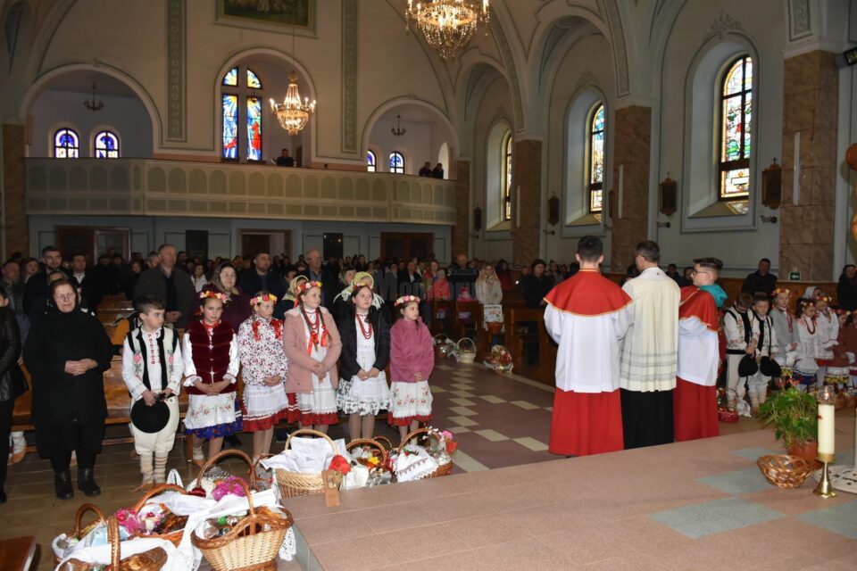 Polonezii din Bucovina au sărbătorit Paștele în mod tradițional