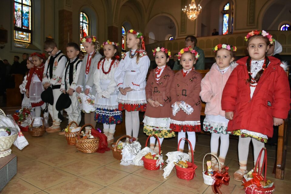Polonezii din Bucovina au sărbătorit Paștele în mod tradițional