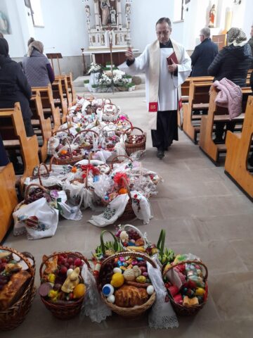 Polonezii din Bucovina au sărbătorit Paștele în mod tradițional