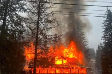 Prejudiciu de 500.000 de euro în urma incendiului de la cabana de pe TransRarău