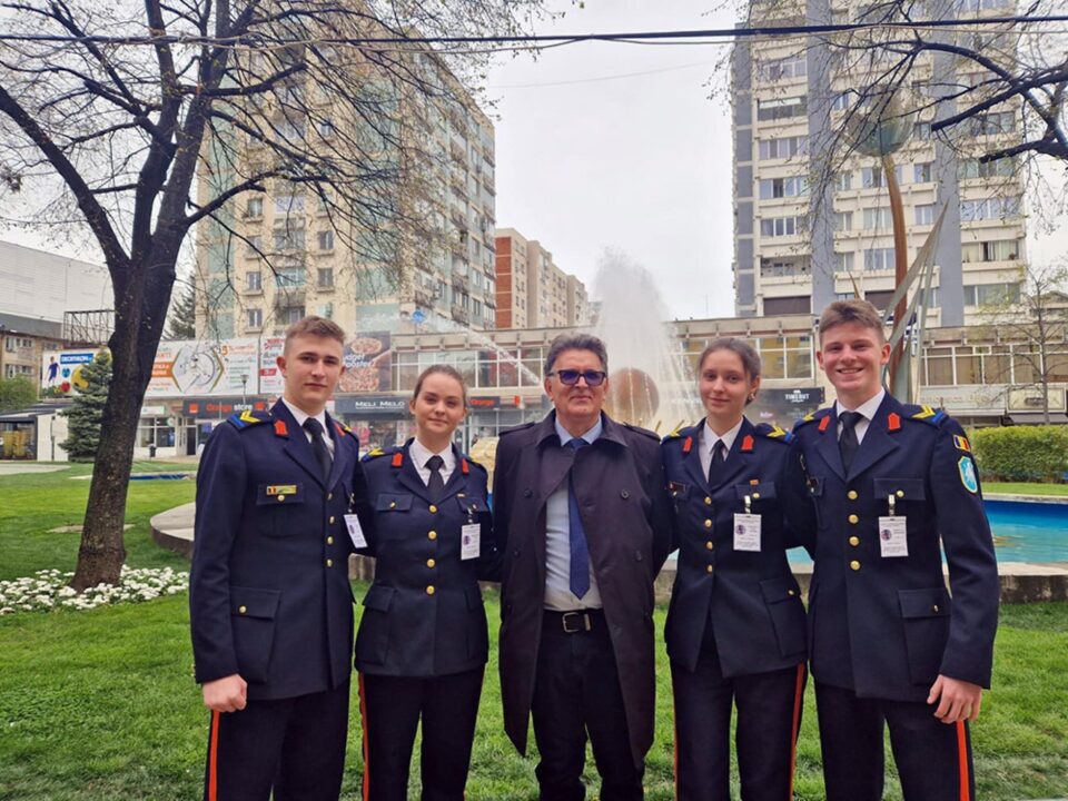 Lotul elevilor militari, alături de prof. Radu Ciumașu
