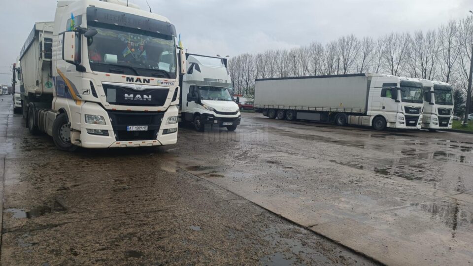Nici o schimbare în Vama Siret după anunțul ministrului Daea privind sigilarea tirurilor cu cereale din Ucraina