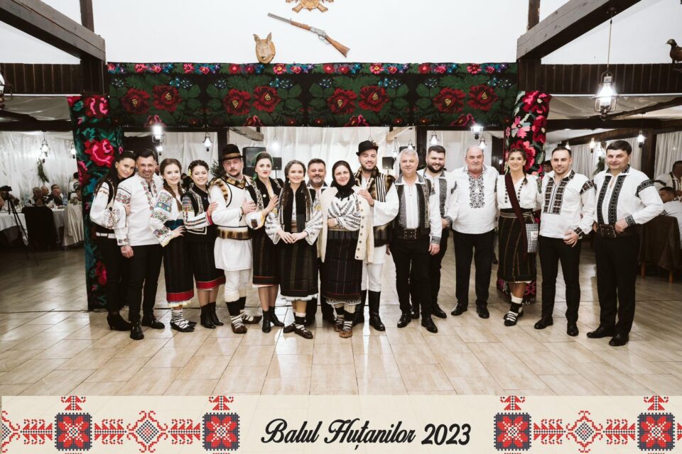 Sute de participanți la „Balul Huțanilor” de la Vatra Moldoviței și la „Balul Primăverii” de la Vicovu de Jos