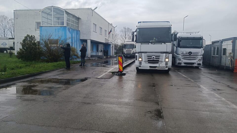 10.000 de tiruri din Ucraina cu cereale și furaje pentru animale au trecut prin Vama Siret de la începutul anului 10.000 de tiruri din Ucraina cu cereale și furaje pentru animale au trecut prin Vama Siret de la începutul anului