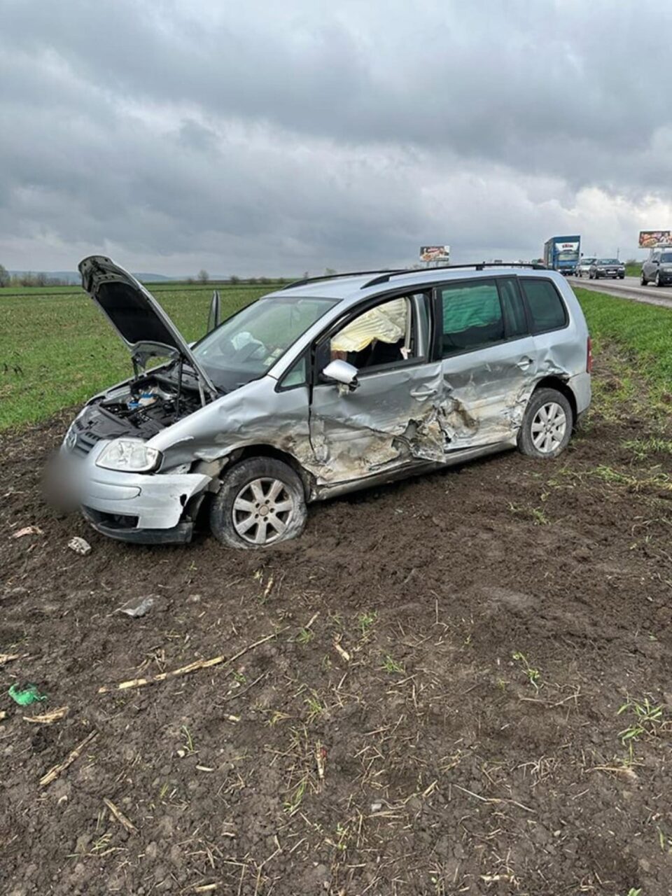Cele două mașini implicate în accidentul de la Pătrăuți