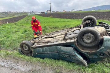 Cele două mașini implicate în accidentul de la Pătrăuți