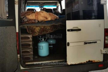 Butelii cu freon, descoperite într-un microbuz care venea din Ucraina