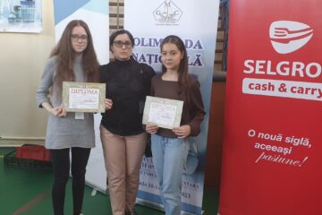 Elevele premiate și prof. Schipor Nicoleta