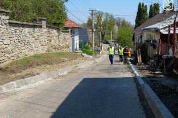 Pe străzile Ștefăniță Vodă și Luca Arbore, din zona centrală a Sucevei, au început lucrările de reabilitare și modernizare