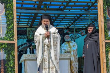 Arhimandritul prof. conf. univ. dr. Justinian Cârstoiu, împreună cu stavrofora dr. Gabriela Platon, stareța Mănăstirii Voroneț