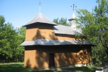 Biserica de lemn din Mănăstioara va fi restaurată cu fonduri europene