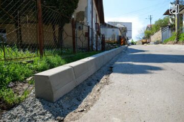 Pe străzile Ștefăniță Vodă și Luca Arbore, din zona centrală a Sucevei, au început lucrările de reabilitare și modernizare