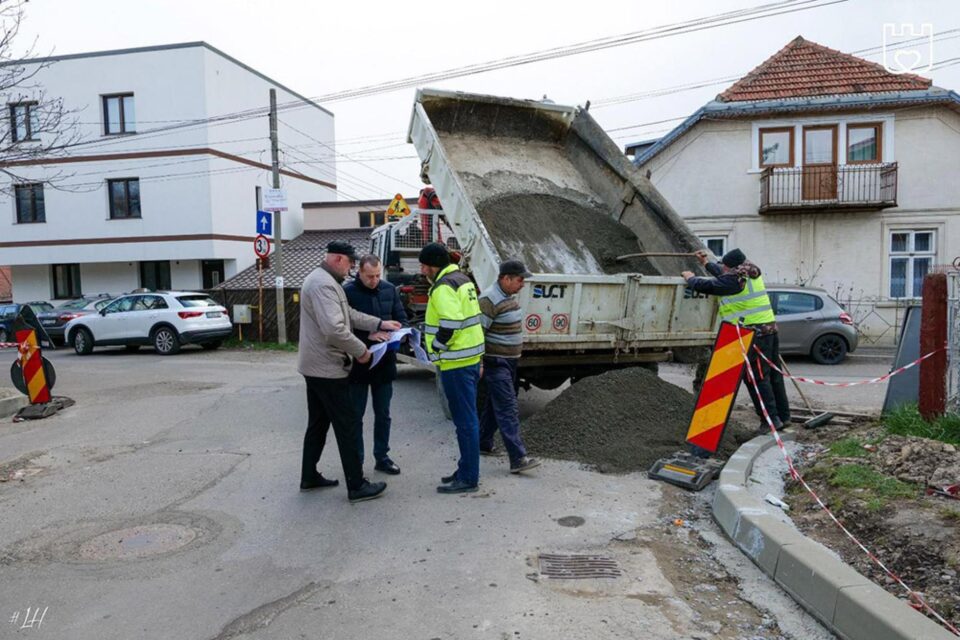 Pe străzile Ștefăniță Vodă și Luca Arbore, din zona centrală a Sucevei, au început lucrările de reabilitare și modernizare
