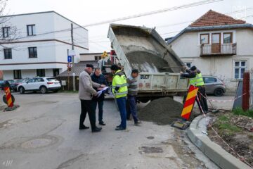 Pe străzile Ștefăniță Vodă și Luca Arbore, din zona centrală a Sucevei, au început lucrările de reabilitare și modernizare