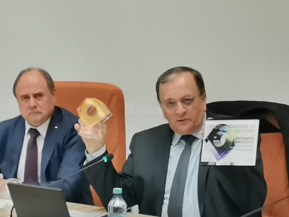 Președintele Consiliului Județean Suceava, Gheorghe Flutur, a prezentat, vineri, marele trofeu al Galei „Destinația anului 2023 în România”, obținut de „Ținutul Mănăstirilor din Bucovina”