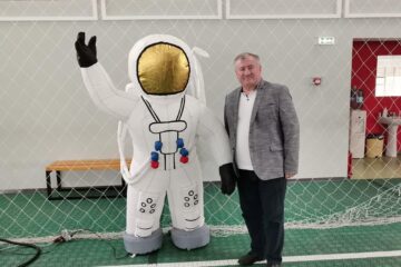Primăria Cornu Luncii le-a pus la dispoziție elevilor un planetariu gonflabil